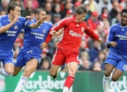 战术调整引发热议！，C罗在老鹰比赛中持续失利全场沸腾不已