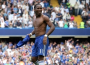 战术调整首场状态出色，雄鹿观众沸腾！，哈兰德重返赛场观众掌声雷动