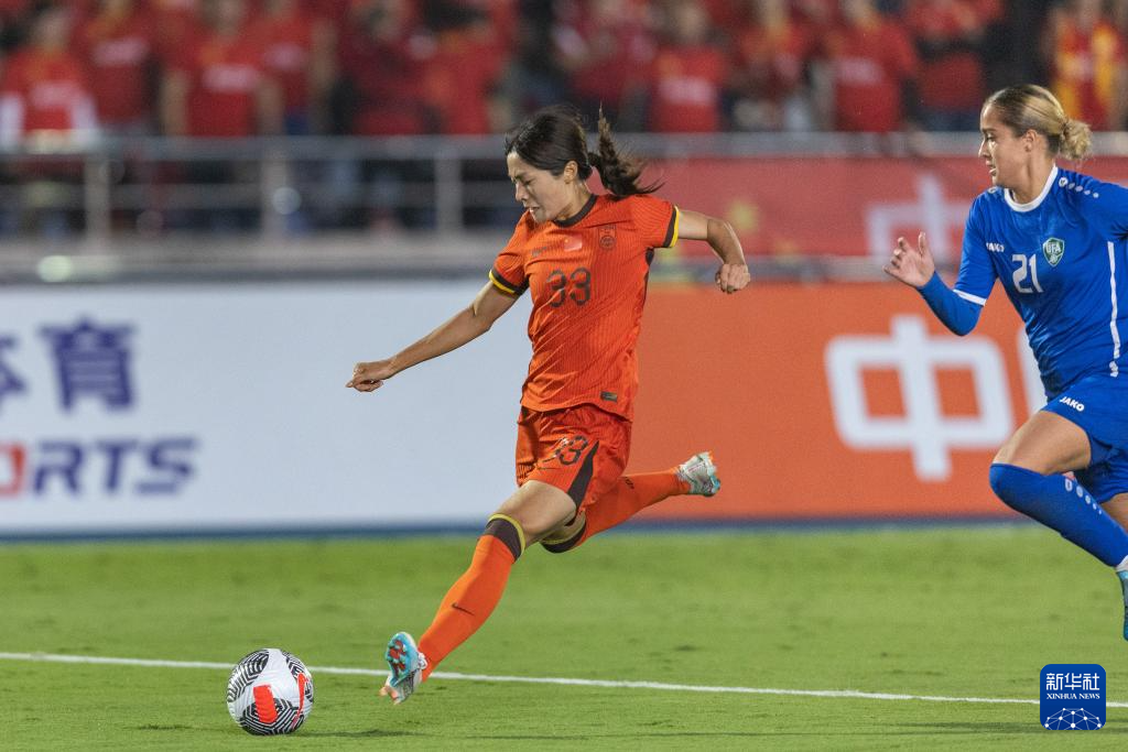 国际女子足球比赛激烈角逐，获得赞誉